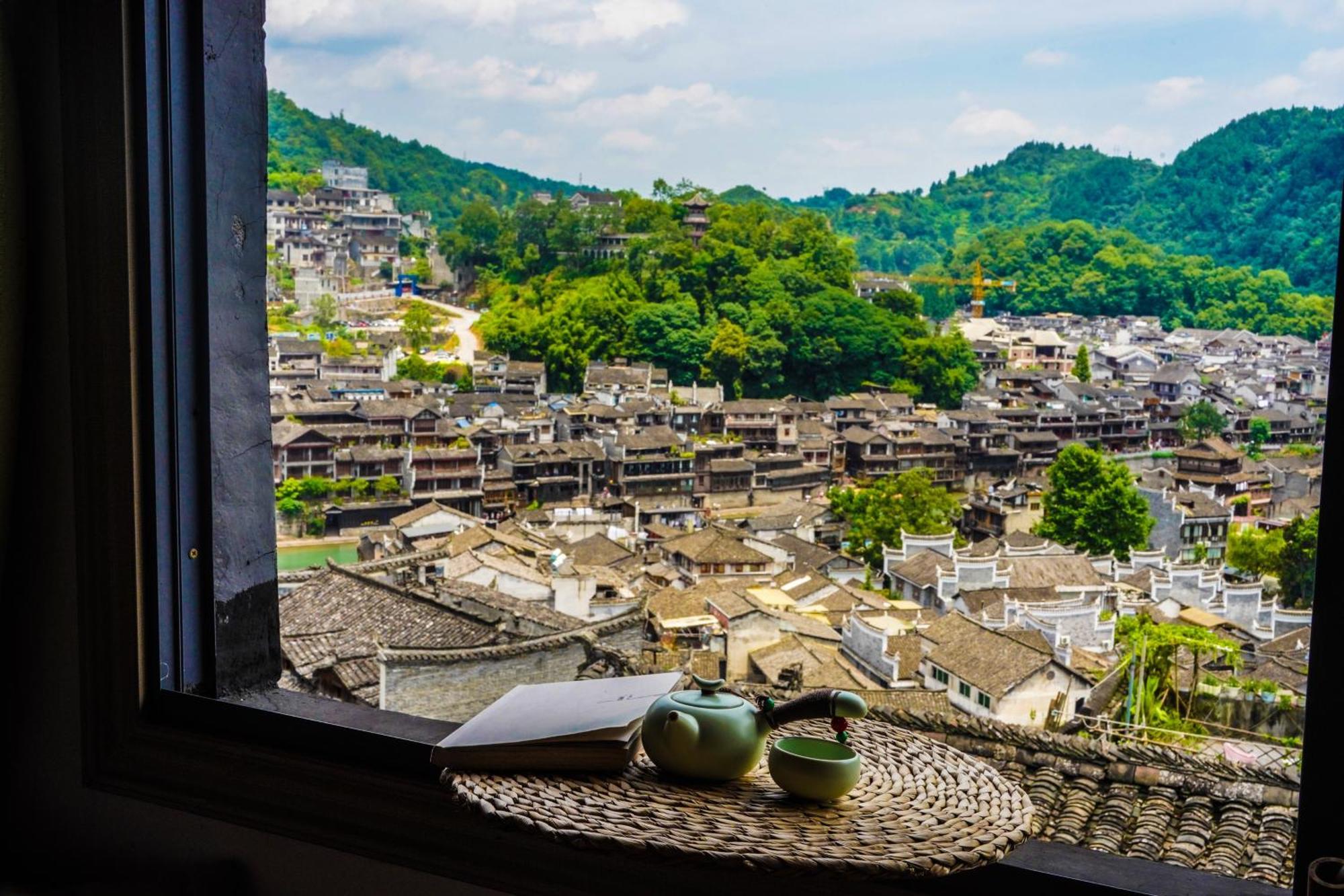 Отель Yun 起 Iju 庭院 观 Jing 民宿 Фэнхуан Экстерьер фото